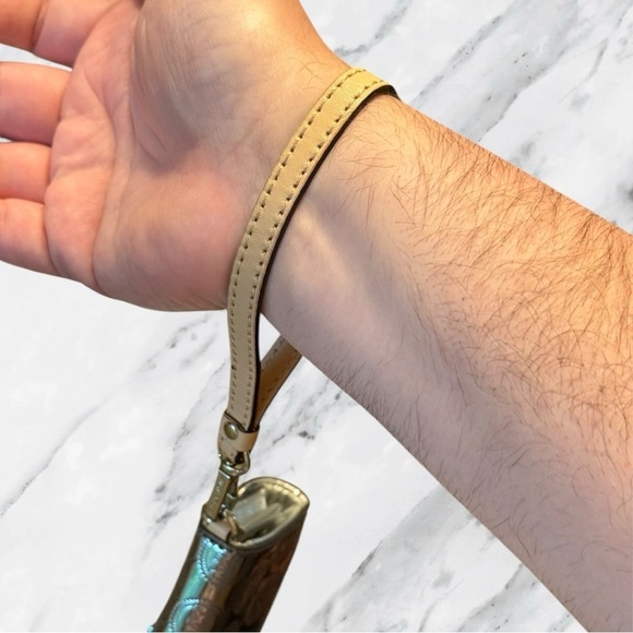 Michael Kors Vintsge Y2K Metallic Silver Wristlet and Phone Case Wallet - Picture 9 of 15